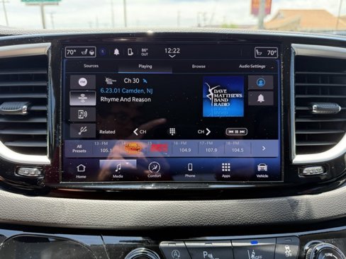 Used 2024 Chrysler Pacifica Touring-L image 22