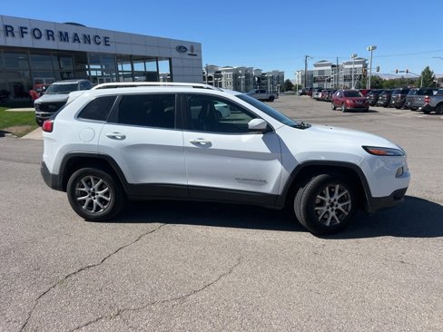 Used 2018 Jeep Cherokee Latitude Plus w/ Cold Weather Group image 3