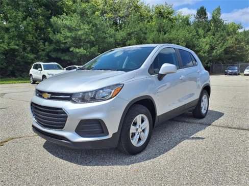 Used 2022 Chevrolet Trax LS w/ Tint and Cruise Package image 3