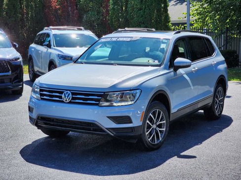 Used 2019 Volkswagen Tiguan SE w/ Panoramic Sunroof Package image 3