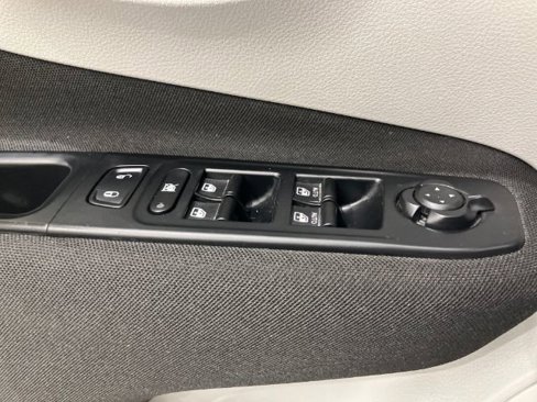 Used 2018 Jeep Renegade Latitude image 23