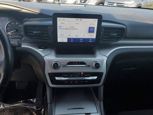 Used 2022 Ford Explorer XLT image 8