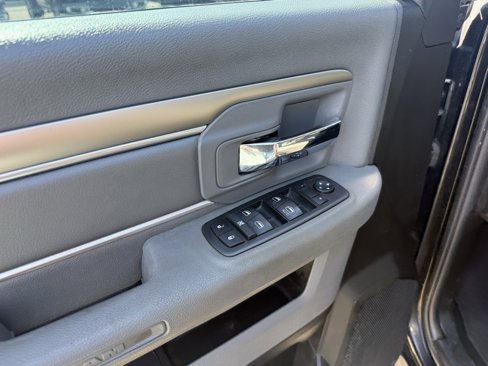 Used 2019 RAM 1500 Classic SLT image 13