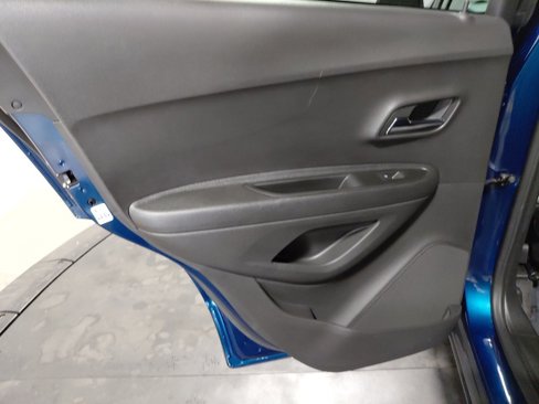 Certified 2020 Chevrolet Trax LT w/ LT Convenience Package image 17