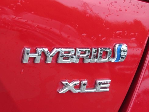 Used 2021 Toyota Prius XLE w/ Advanced Technology Package image 9