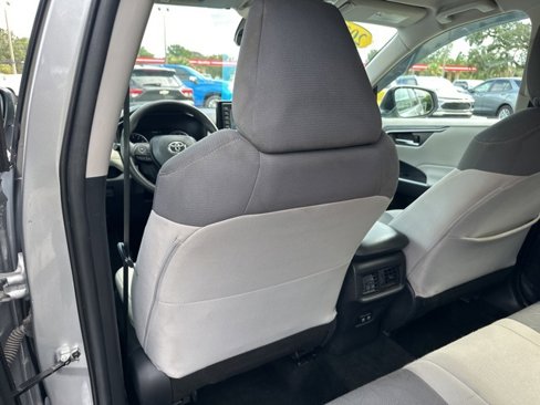 Used 2020 Toyota RAV4 XLE image 33