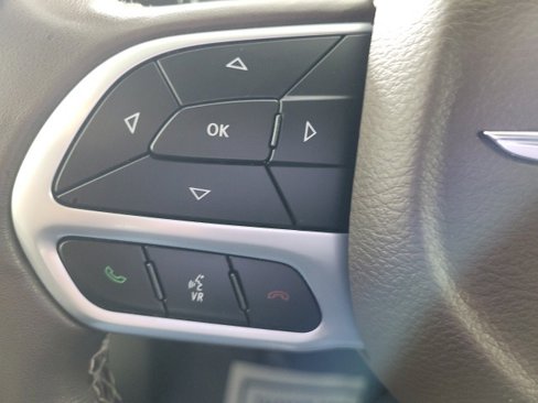 Used 2021 Chrysler Pacifica Touring w/ Cold Weather Group image 23