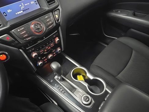 Used 2020 Nissan Pathfinder SV image 26