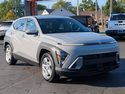 Used 2024 Hyundai Kona SE image 8
