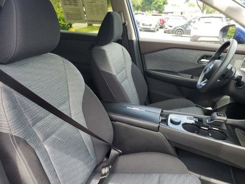 Used 2023 Nissan Rogue SV image 31