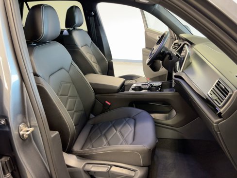 Used 2025 Volkswagen Atlas Cross Sport SE image 31