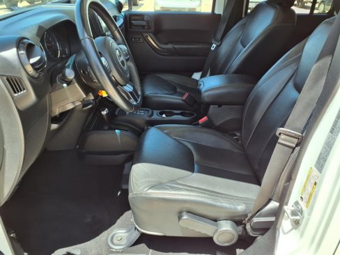Used 2017 Jeep Wrangler Unlimited Sahara image 16
