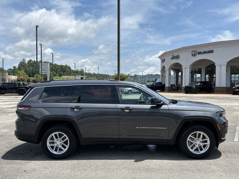 Used 2023 Jeep Grand Cherokee L Laredo image 8