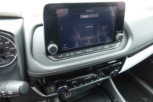 Used 2022 Nissan Rogue SV w/ SV Premium Package image 18
