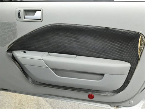 Used 2009 Ford Mustang Convertible image 12