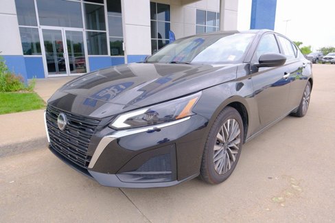 Used 2023 Nissan Altima 2.5 SV image 1