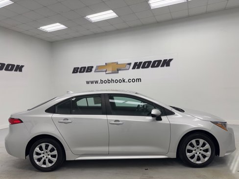 Used 2022 Toyota Corolla LE image 4