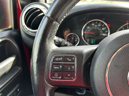 Used 2016 Jeep Wrangler Unlimited Rubicon w/ Connectivity Group image 16