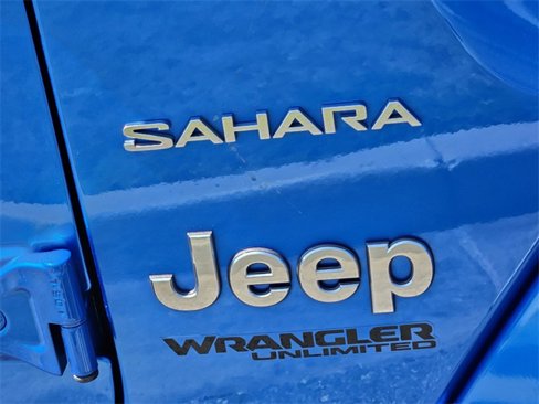 Used 2022 Jeep Wrangler Unlimited Sahara w/ Cold Weather Group image 18