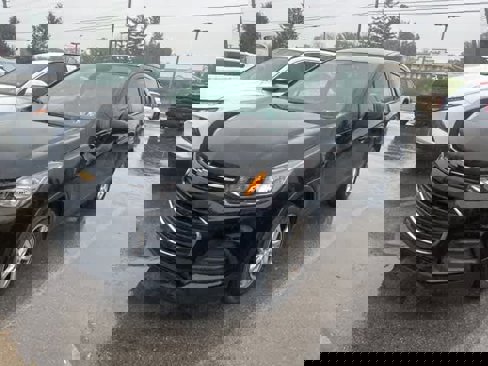 Used 2020 Chevrolet Trax LS image 2