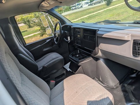 Used 2004 Chevrolet Express 3500 image 22