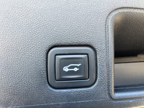 Used 2023 GMC Terrain SLT image 32