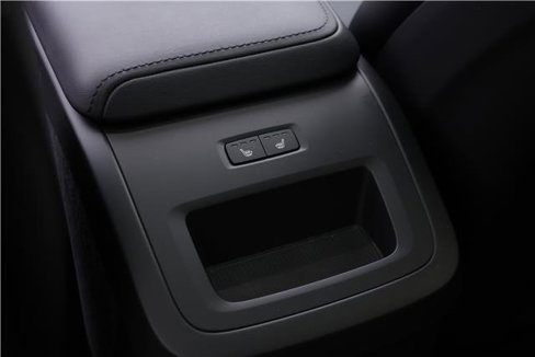 Certified 2025 Volvo XC60 B5 Core w/ Protection Package Premier image 21
