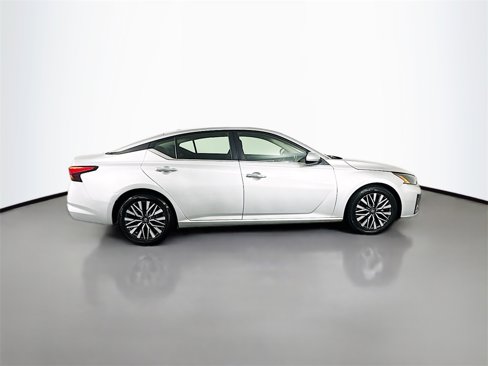 Used 2023 Nissan Altima 2.5 SV image 13