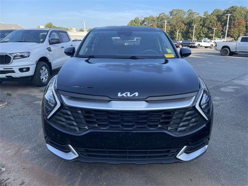 Used 2023 Kia Sportage LX image 2