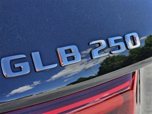 New 2025 Mercedes-Benz GLB 250 image 12