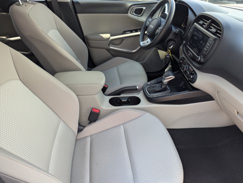 Certified 2023 Kia Soul LX image 9