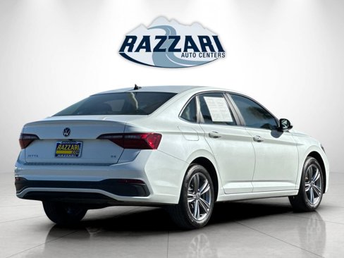 Used 2024 Volkswagen Jetta SE image 3