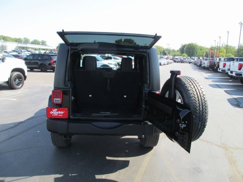 Used 2015 Jeep Wrangler Sahara w/ Connectivity Group image 5