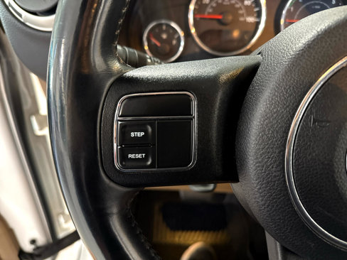 Used 2015 Jeep Wrangler Unlimited Rubicon w/ Max Tow Package image 13