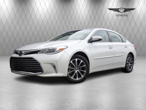 Used 2018 Toyota Avalon XLE Premium image 1