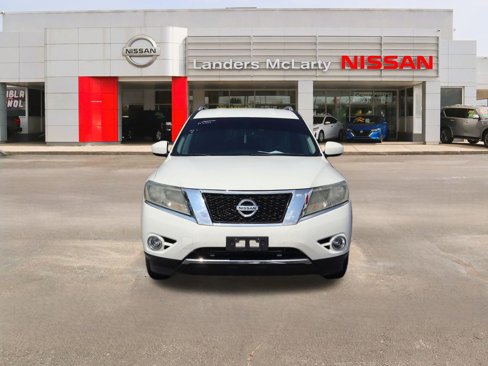 Used 2016 Nissan Pathfinder SV image 2