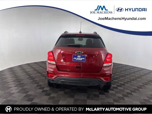 Used 2021 Chevrolet Trax LT w/ Premium Seat Package image 8