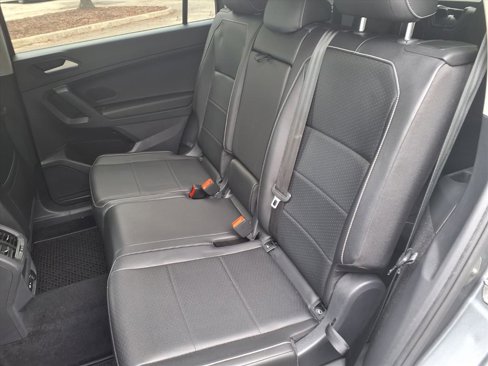 Used 2021 Volkswagen Tiguan SE image 10
