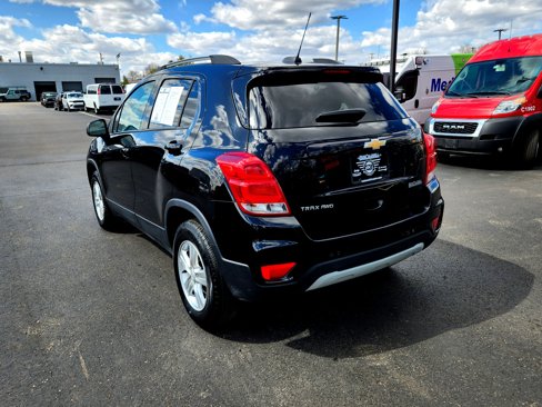 Used 2022 Chevrolet Trax LT w/ LT Convenience Package image 6