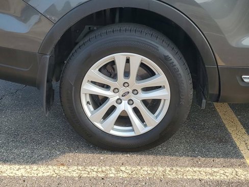 Used 2018 Ford Explorer XLT image 5