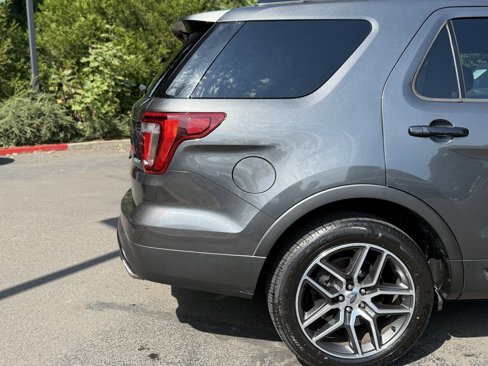 Used 2017 Ford Explorer Sport w/ Equipment Group 401A image 5