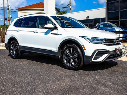 Used 2022 Volkswagen Tiguan SE image 3