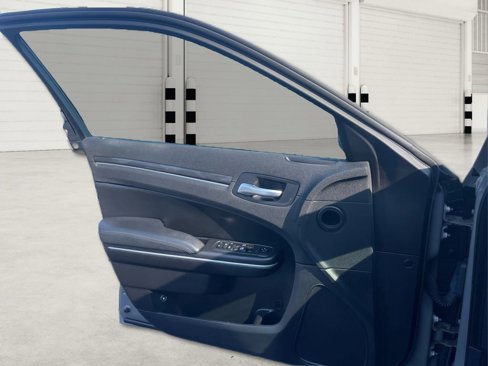 Used 2019 Chrysler 300 Touring w/ Chrome Appearance Package image 17