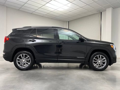 Used 2023 GMC Terrain SLT image 8