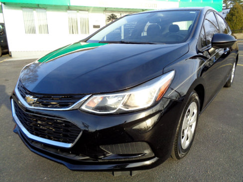 Used 2018 Chevrolet Cruze LS image 16