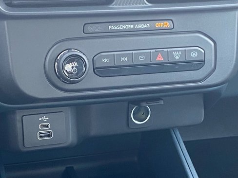 New 2025 Ford Maverick XL image 9