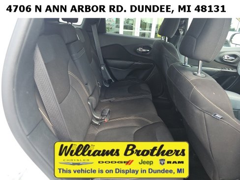 Used 2017 Jeep Cherokee Latitude w/ Cold Weather Group image 27