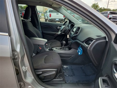 Used 2019 Jeep Cherokee Latitude w/ Popular Appearance Group image 25