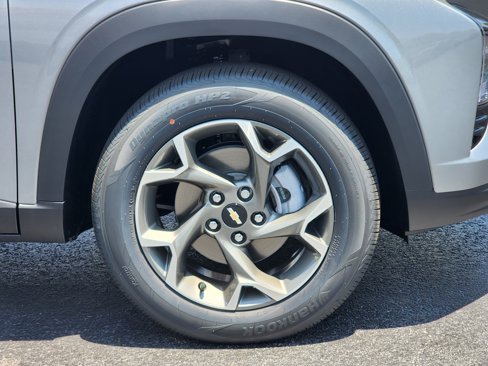 Used 2025 Chevrolet Trax LT w/ LT Convenience Package image 6