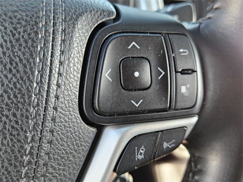 Used 2018 Toyota Highlander SE image 32